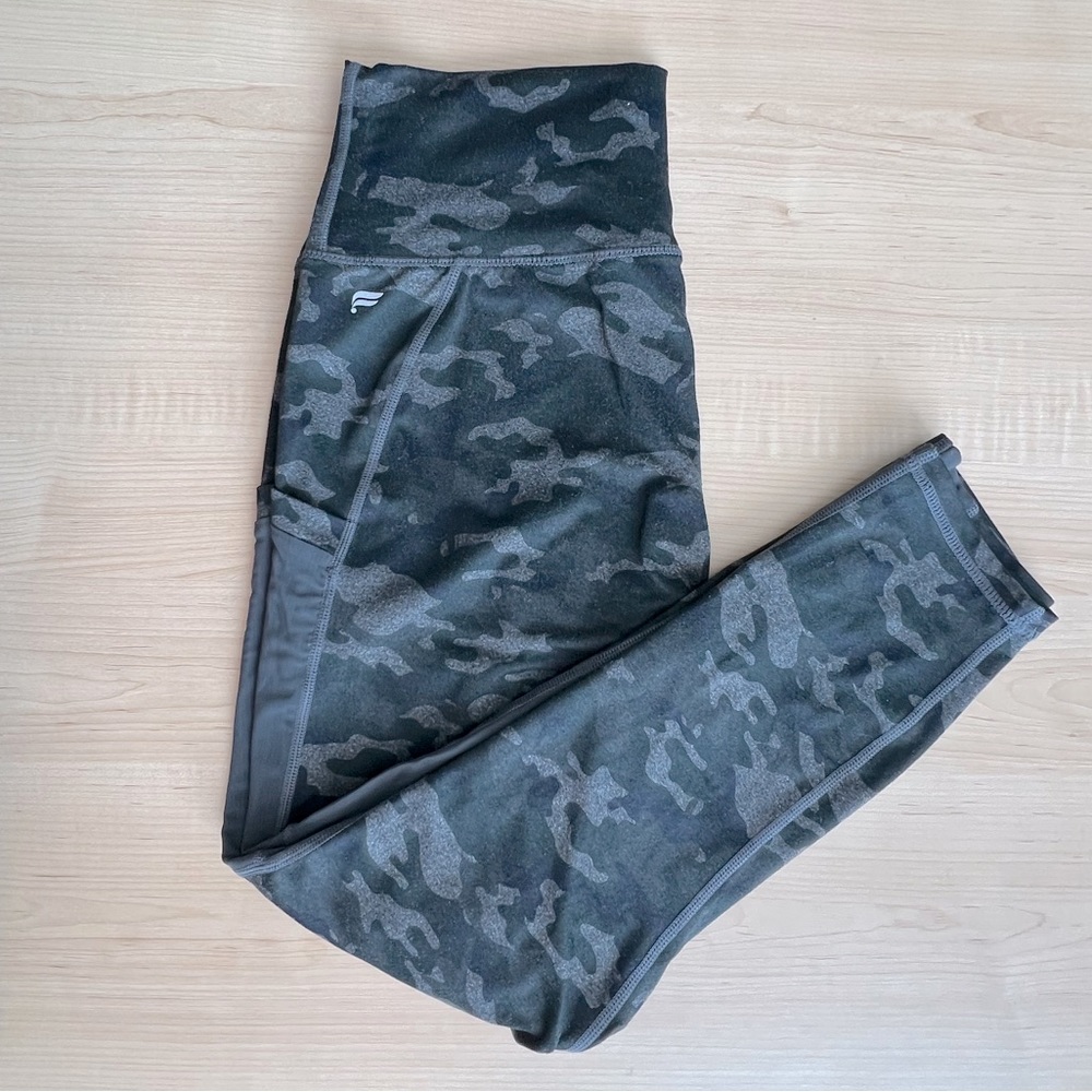 Camo Fabletics Legging with pockets! Medium